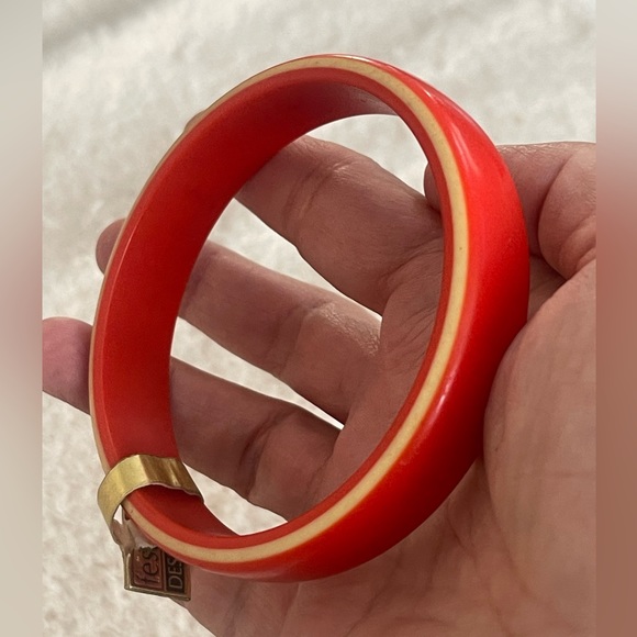 1980s Festival Design red & yellow lucite bangle bracelet - Picture 3 of 6
